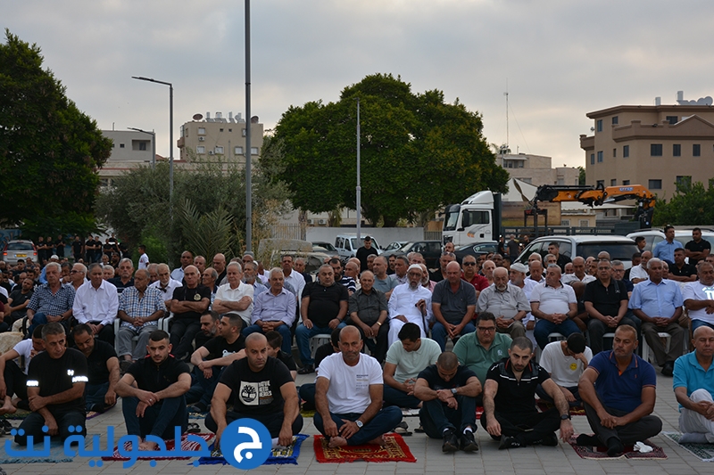 اهالي جلجولية يؤدون صلاة عيد الاضحى في ساحة مسجد الروضة 